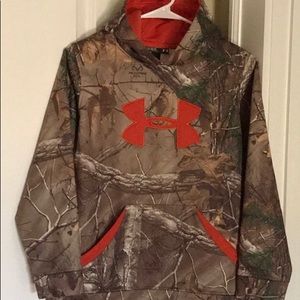 Under Armour Youth Large Camo hooded sweatshirt